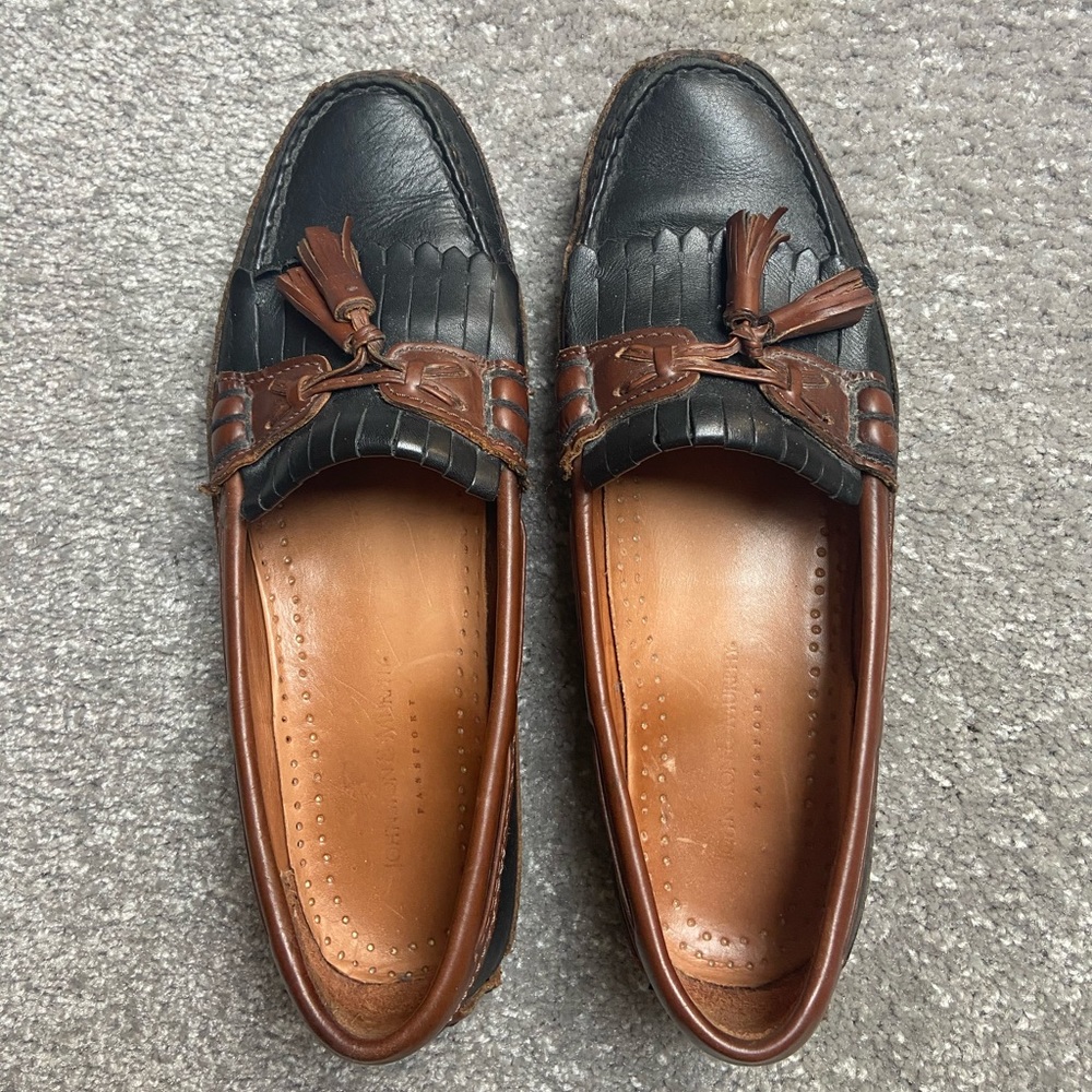 Men’s Johnston & Murphy tassel loafers 10m. EUC!